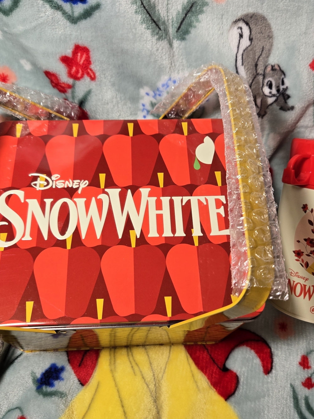 Disney Snow White Red and Yellow Tin Lunch Box